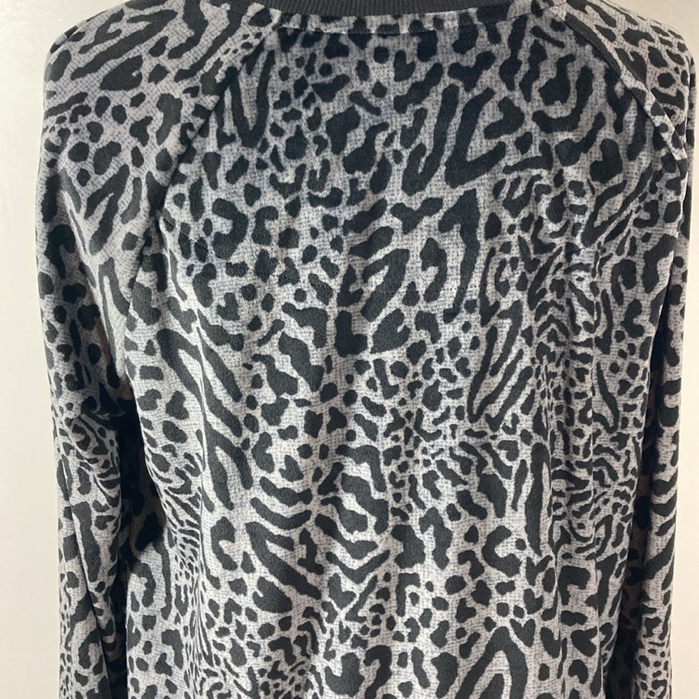 Secret Treasures Top Women Size S Animal Print Cozy Velour Soft Stretch - Picture 2 of 9